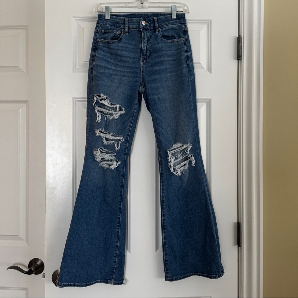 American Eagle Women’s Curvy Super high rise Flare jeans, size 4, medium wash